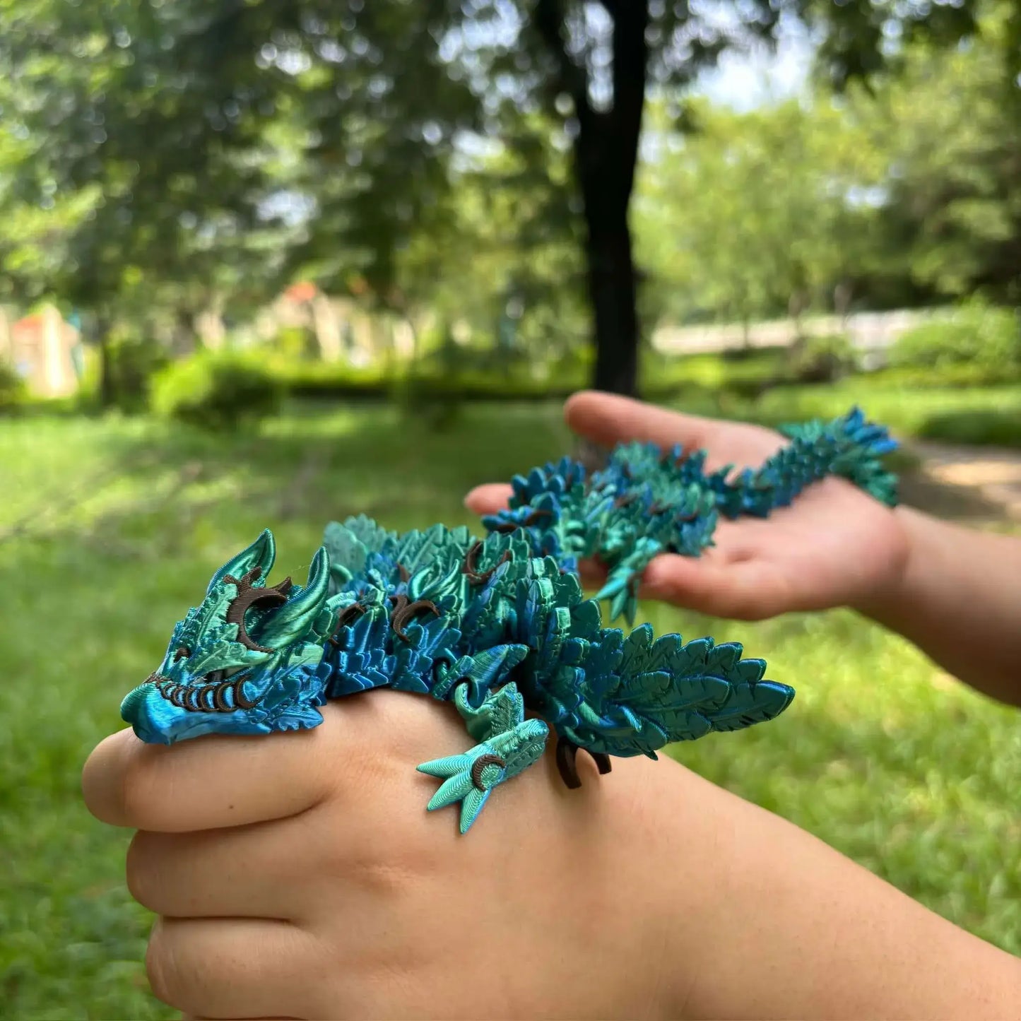 Dragón lunar articulado impreso en 3D: diseño flexible con bisagras, juguete antiestrés de fantasía único y decoración para el hogar